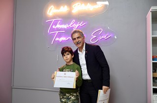 Gemlik Belediyesi Teknoloji ve Tasarım Evi Mezunlarını Verdi